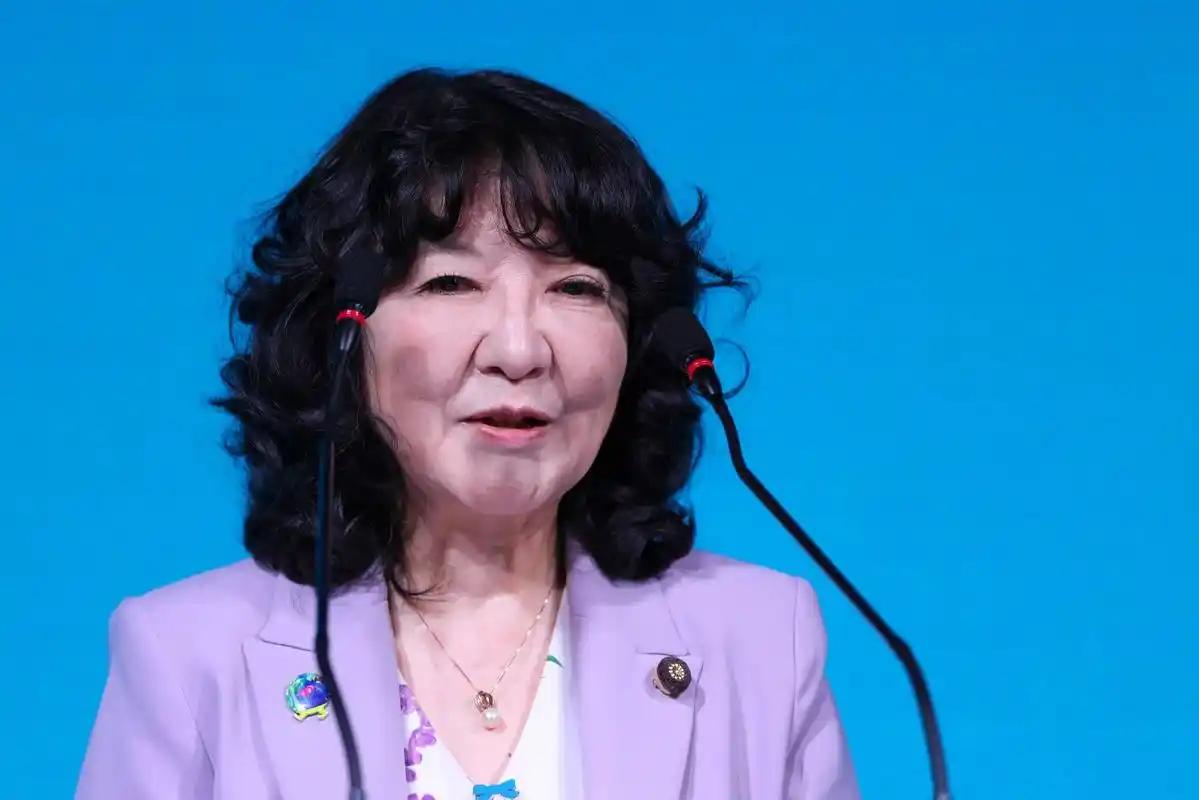 日本这轮日元狂跌，砸了七百多亿美元都拦不住，问题到底出在哪？ 先看一个数字：