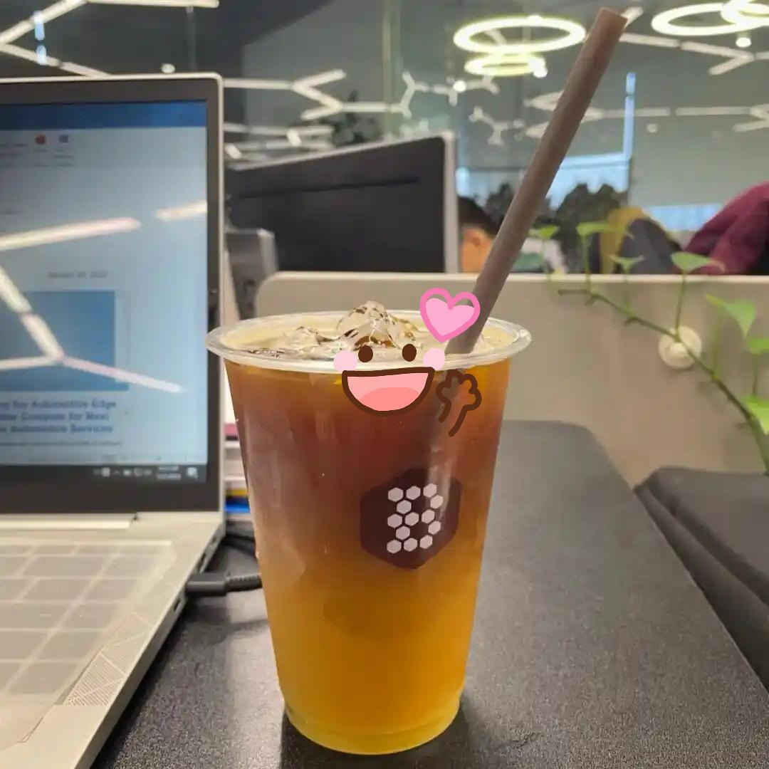 临近下班，技术部的老陈说：“我40岁，老板比我大十几岁，下午开会，突然觉得，老