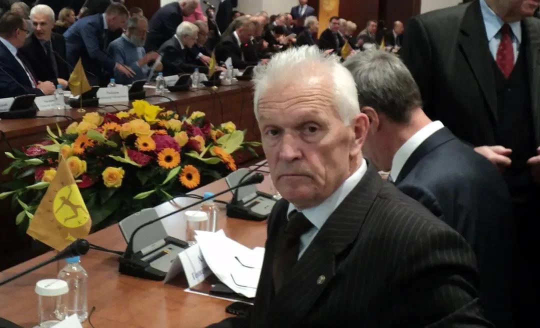 近日，一位在中国进行学术交流的俄罗斯专家说：其实中国错失了一次给日本立威的机会，