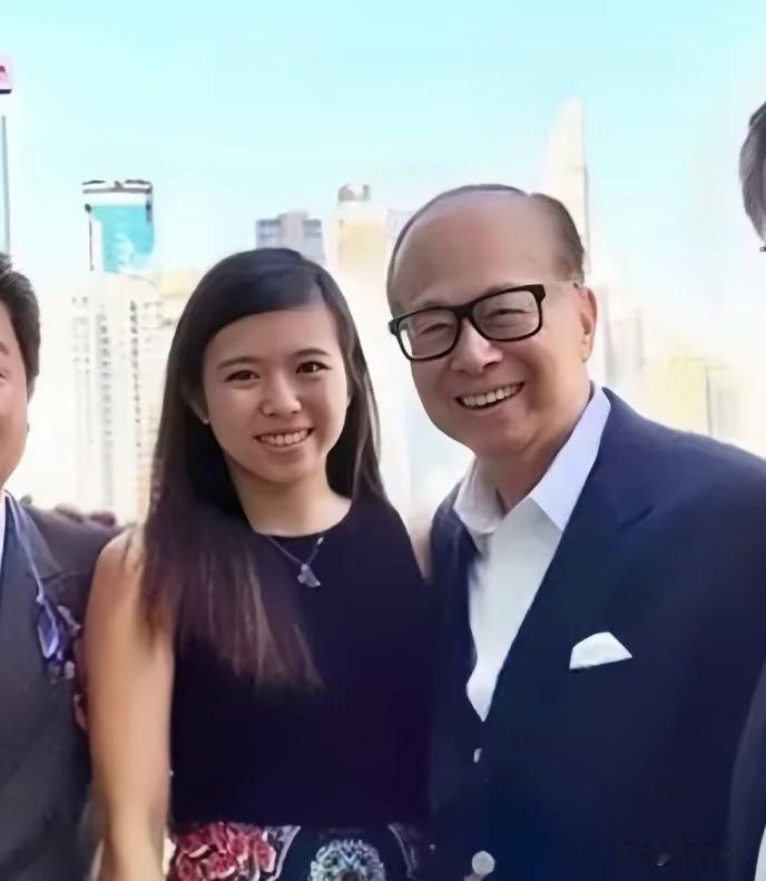 打破传男不传女！李嘉诚为什么不选择男孙，让刚毕业孙女继承700亿！自古以来