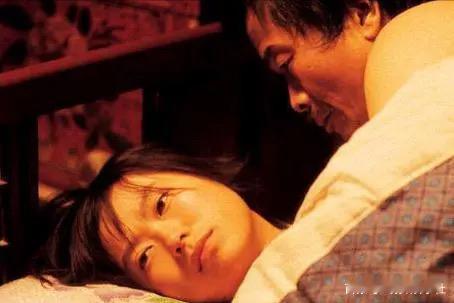 在重庆渝北的一座普通居民区里，发生了一件令人震惊的家庭悲剧，也引发了一系列令人深