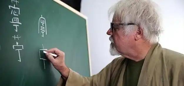 美国学者锐评：中国最“卷”的不是科技，是淘汰4000年的东西我们还在用！别