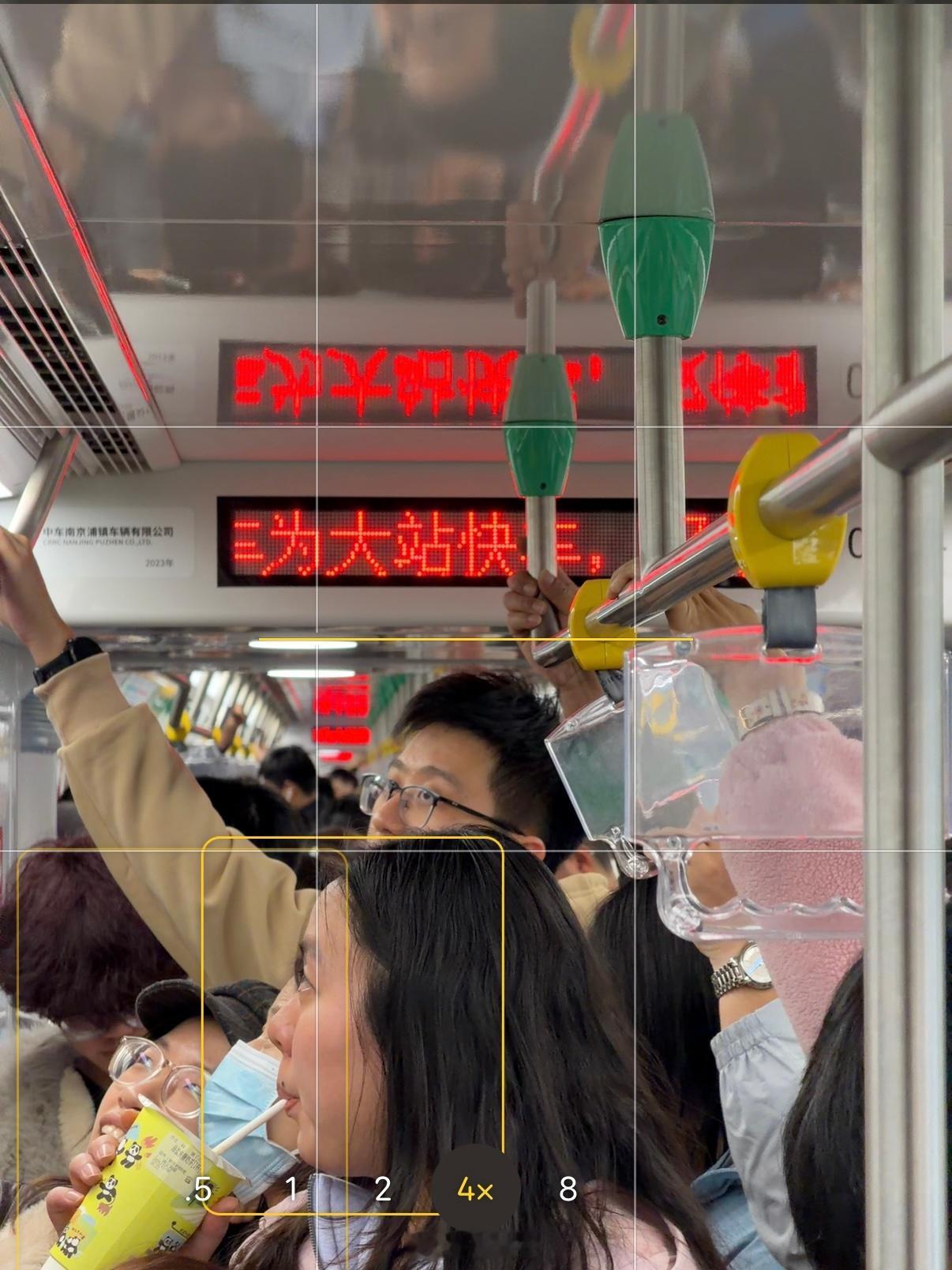 运气不错，赶上了南京地铁机场线的大站快车，实测南京南28分钟抵达禄口机场，还不错