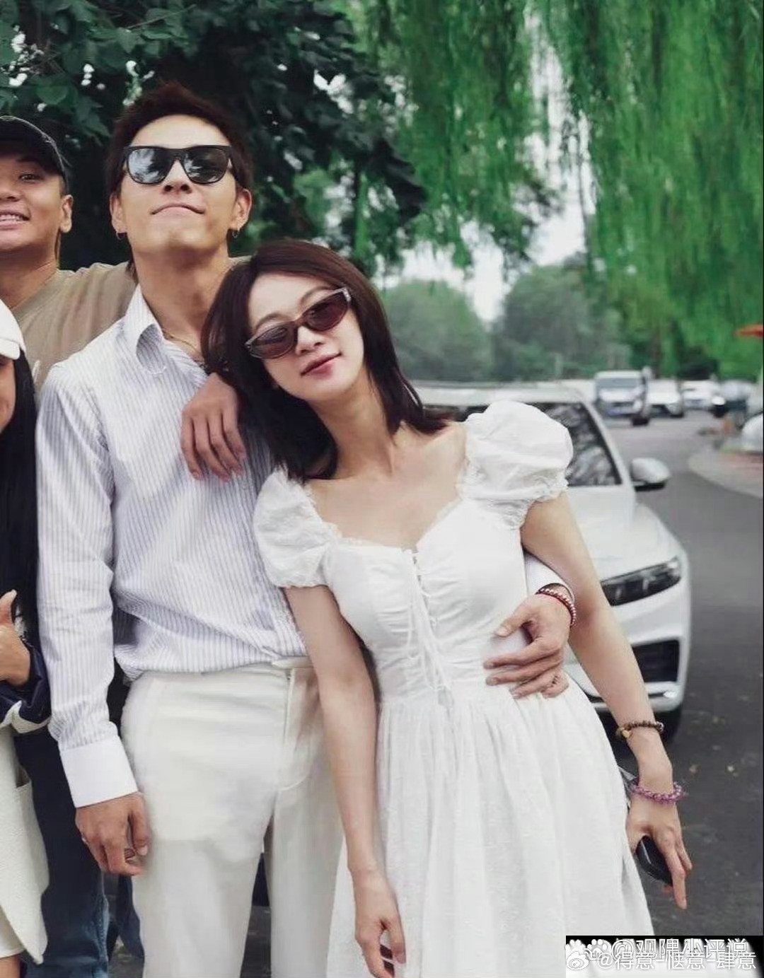 吴谨言和洪尧晒新合照啦，小两口甜蜜感爆棚。他俩真的超配，郎才女貌的，祝新婚快乐！