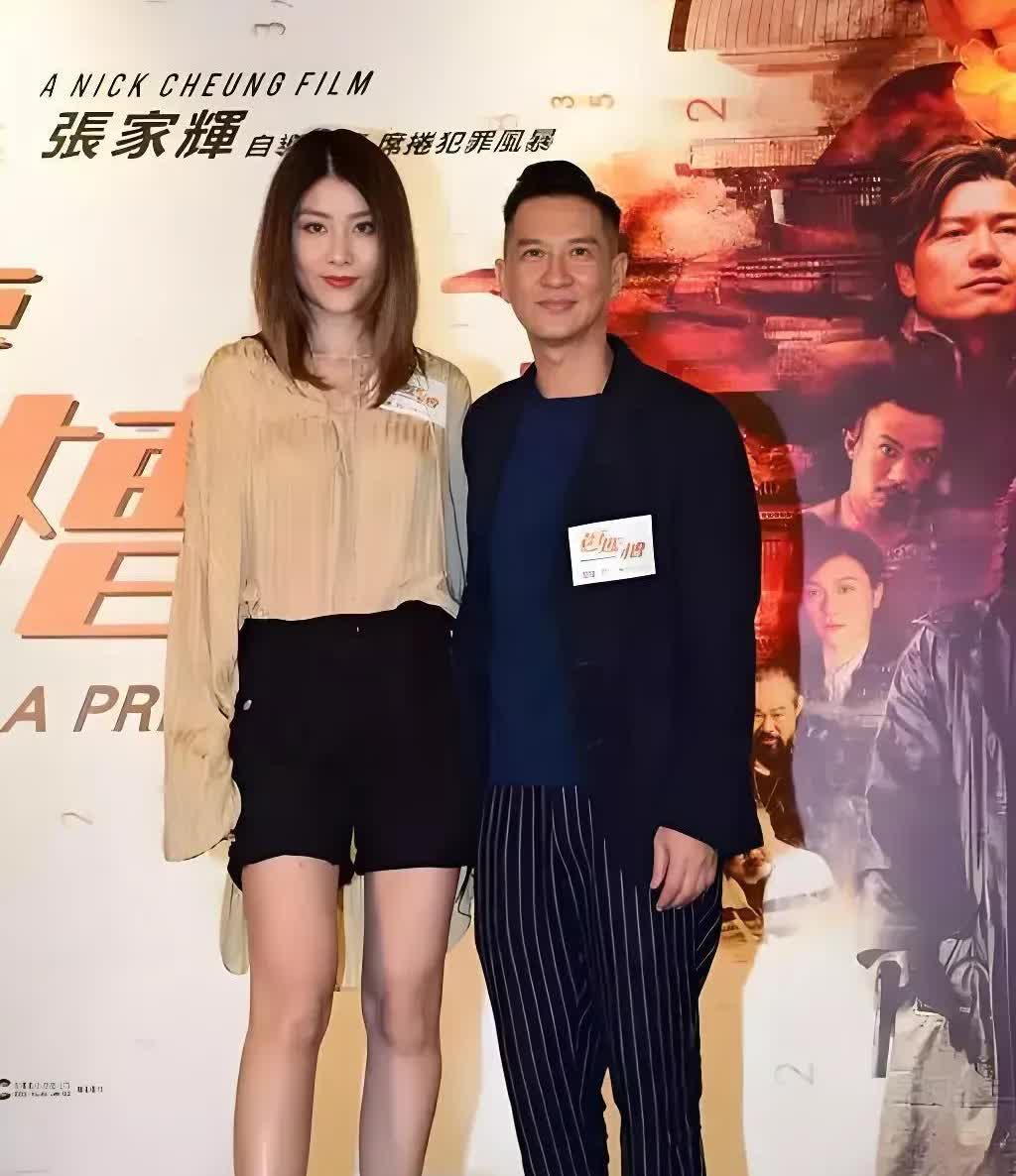 一次主持人问张家辉，“结婚这么多年，你有没有哪一刻想要出轨？”张家辉很坦
