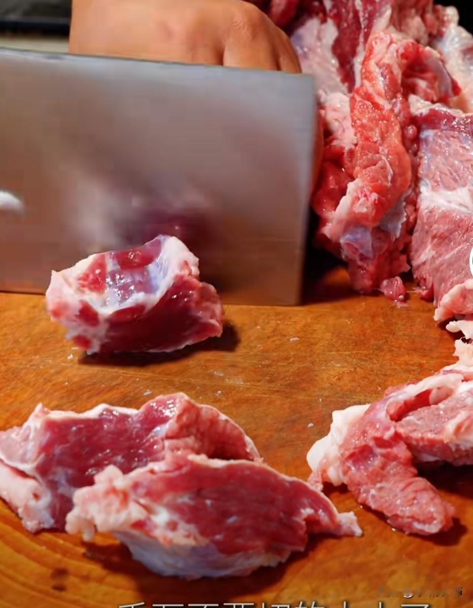 今天去买牛肉。准备中午吃清炖牛肉，分享下做法:食材准备牛腩/牛腱子500g