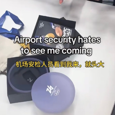 谷爱凌过机场安检好好笑，因为携带的东西太多，还有金属（奥运奖牌）总是被特别关注，