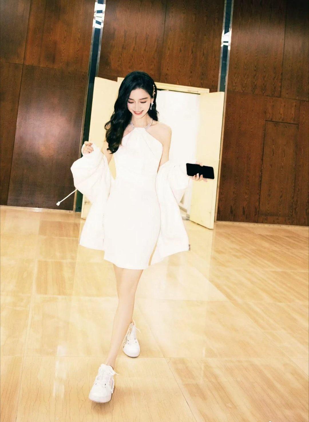 angelababy🐼Angelababy在浪漫的夏天，想和浪漫