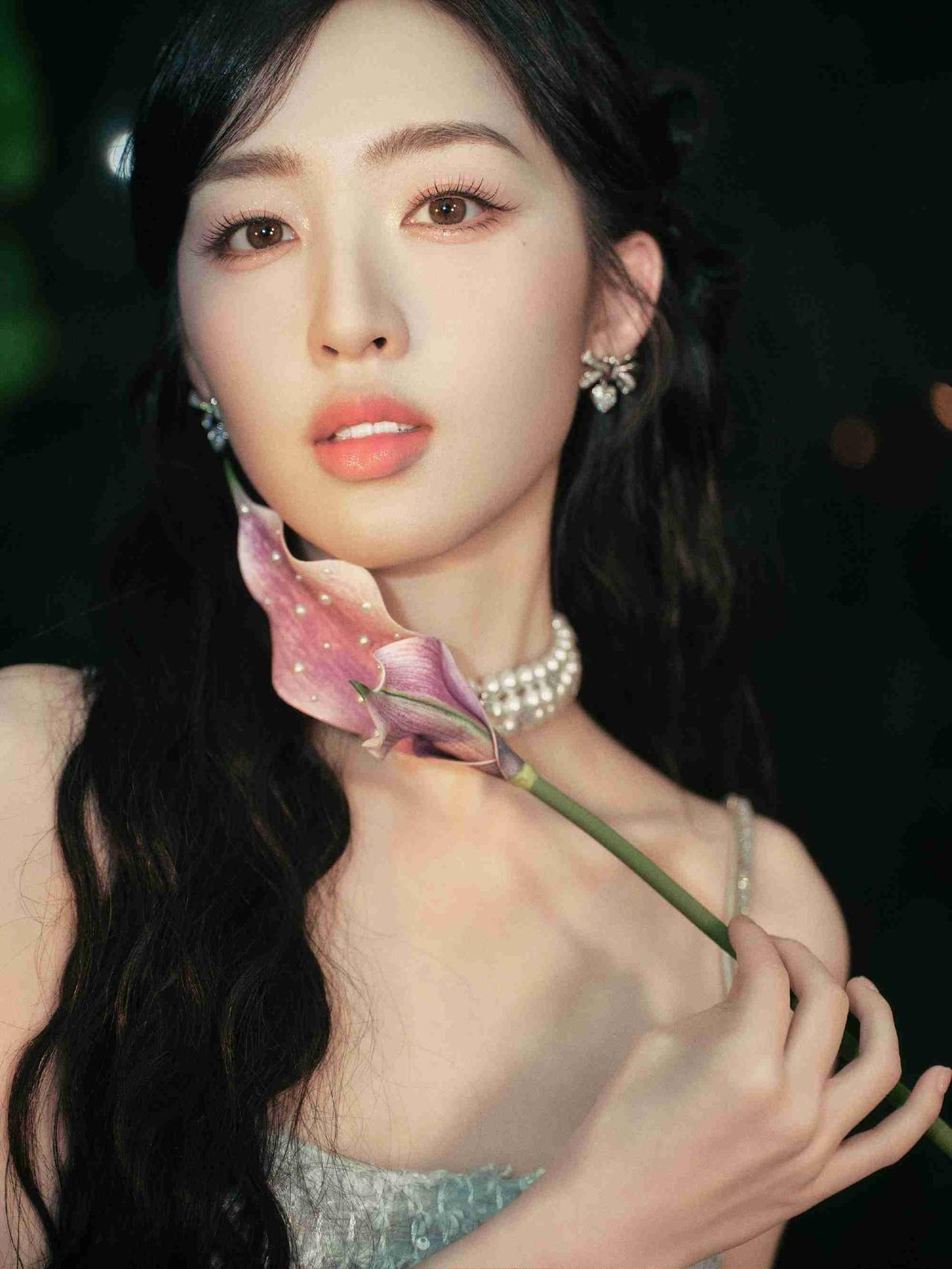 我的今日状态：😁轻松愉快我这里的天气：☁️阴天邓恩熙这组图把“漫调浪漫”