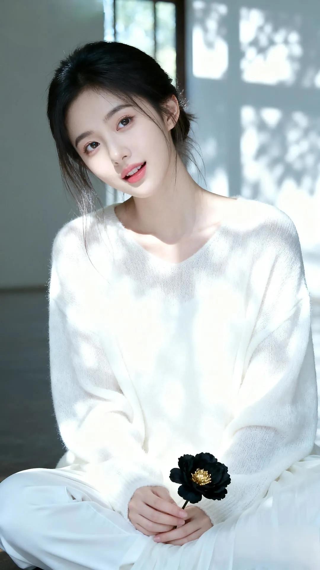 温柔时光，静享美好，一朵黑玫瑰，添一抹优雅。