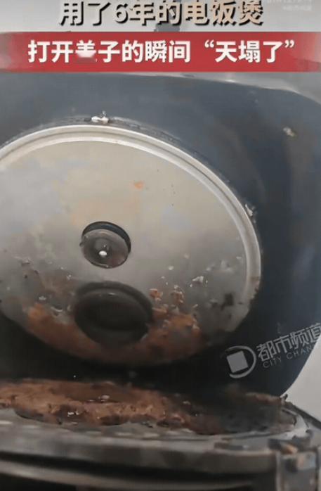 谁能想到天天用来煮饭的家电，居然藏着全家健康的隐患！福建一位女生在家给家人盛