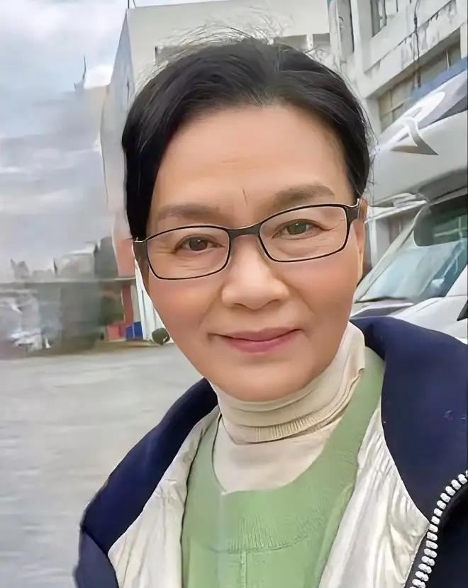 71岁的潘虹，在最近的一次采访中终于坦然承认，这辈子最大的遗憾，就是太晚明白这段