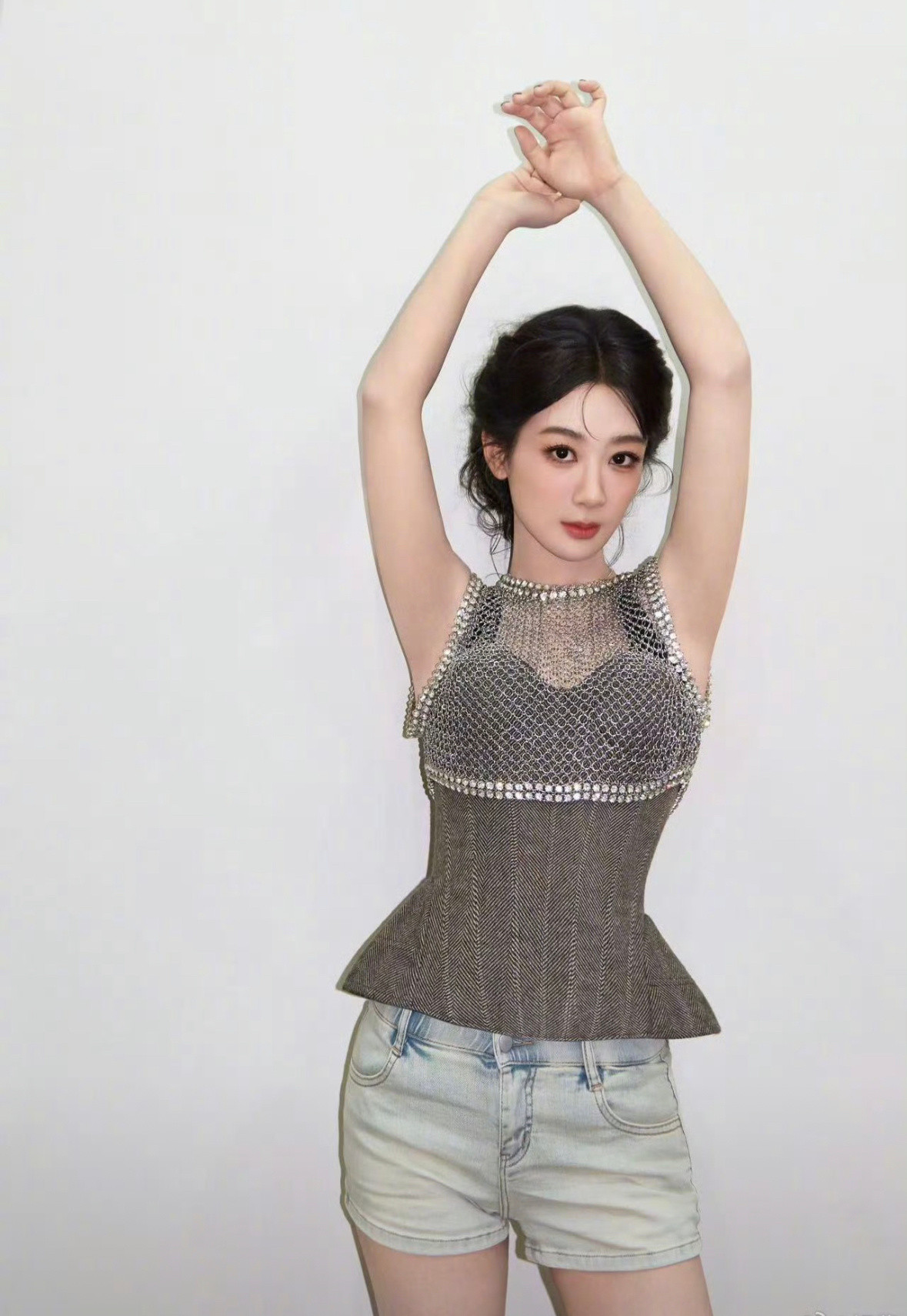 杨紫今日自拍营业图