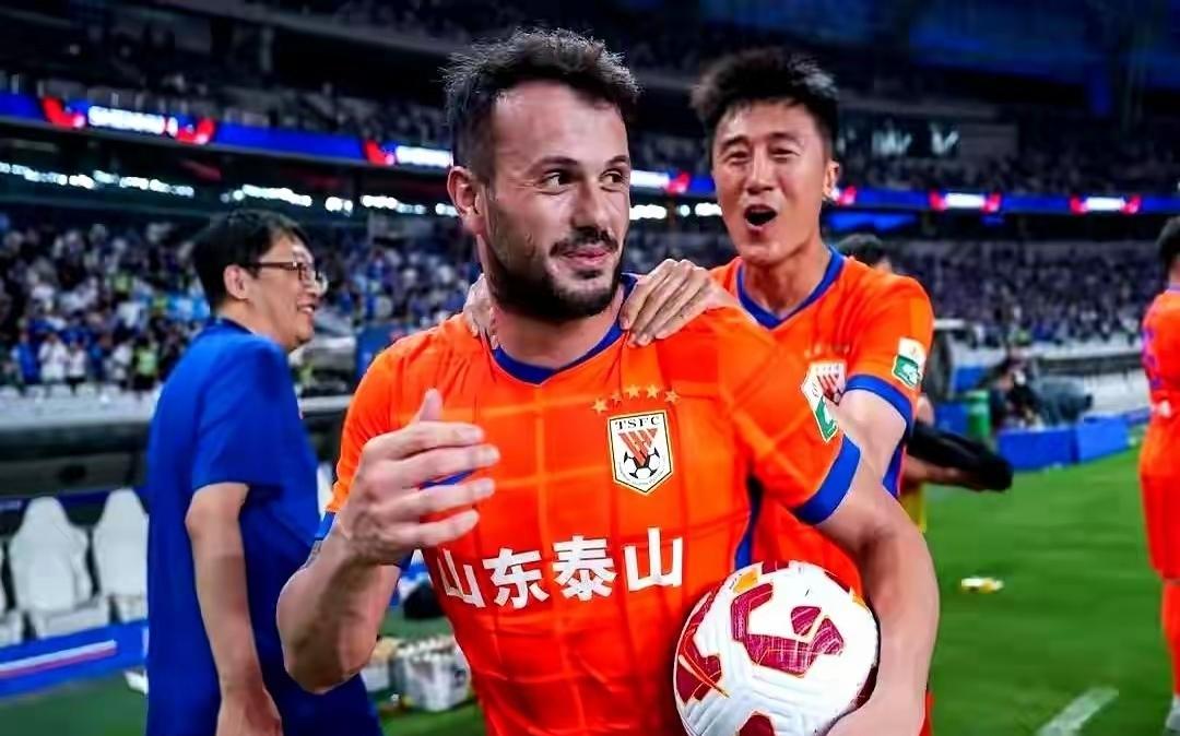 活该瓦科丢掉金靴！中超联赛第30轮，山东泰山5-1大胜武汉三镇，虽然瓦科在比赛