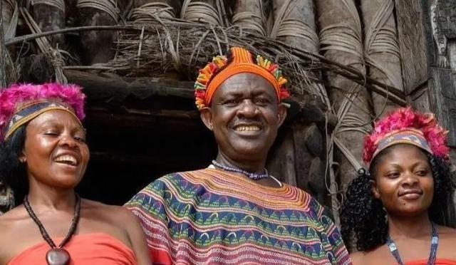 为什么非洲人不怕艾滋病？因为在非洲所有的慢性病都排不上号，而像艾滋病这种小克拉米