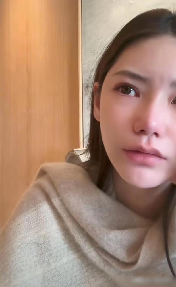 别同情马筱梅的眼泪。那不是委屈，是她个人流量资产崩盘的警报。你看她凌晨3