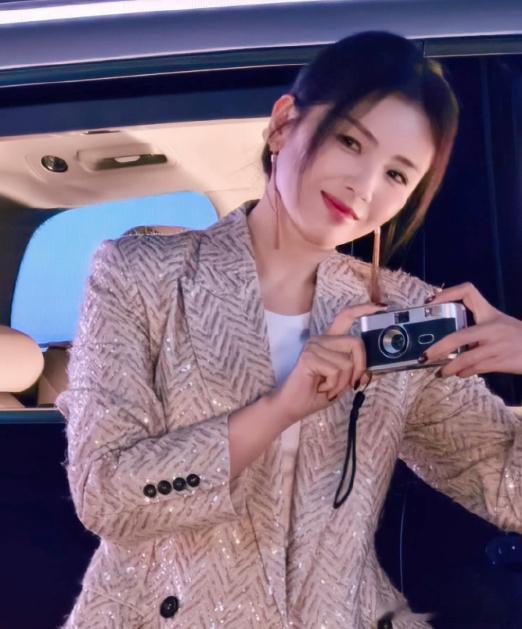 刘涛老钱风更是妈咪级别百变气质，不变的高级感！刘涛轻松hold住所有风格，