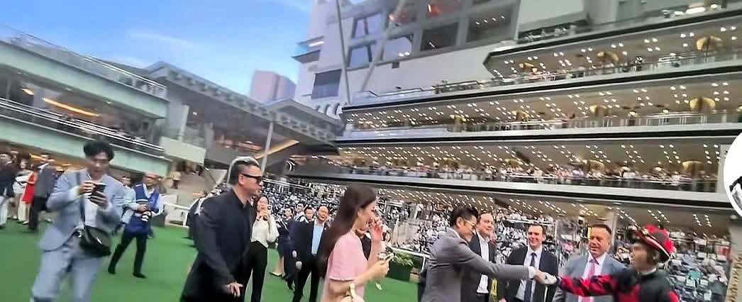 我发现一个事！方媛是实打实的花瓶！你看他和郭富城一起出席活动一个