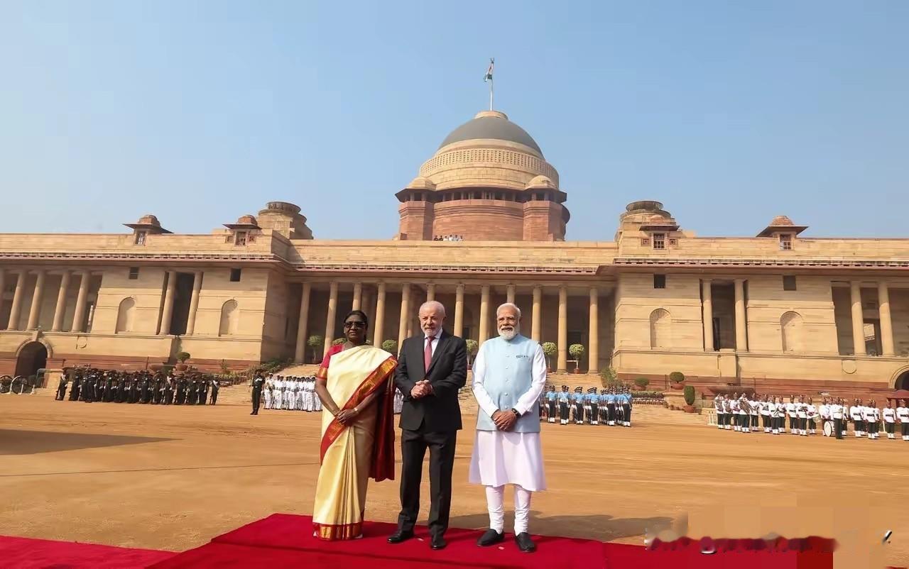 巴西总统卢拉到访新德里，印度给予最高礼遇接待，莫迪总理和女总统双双出席欢迎仪式，