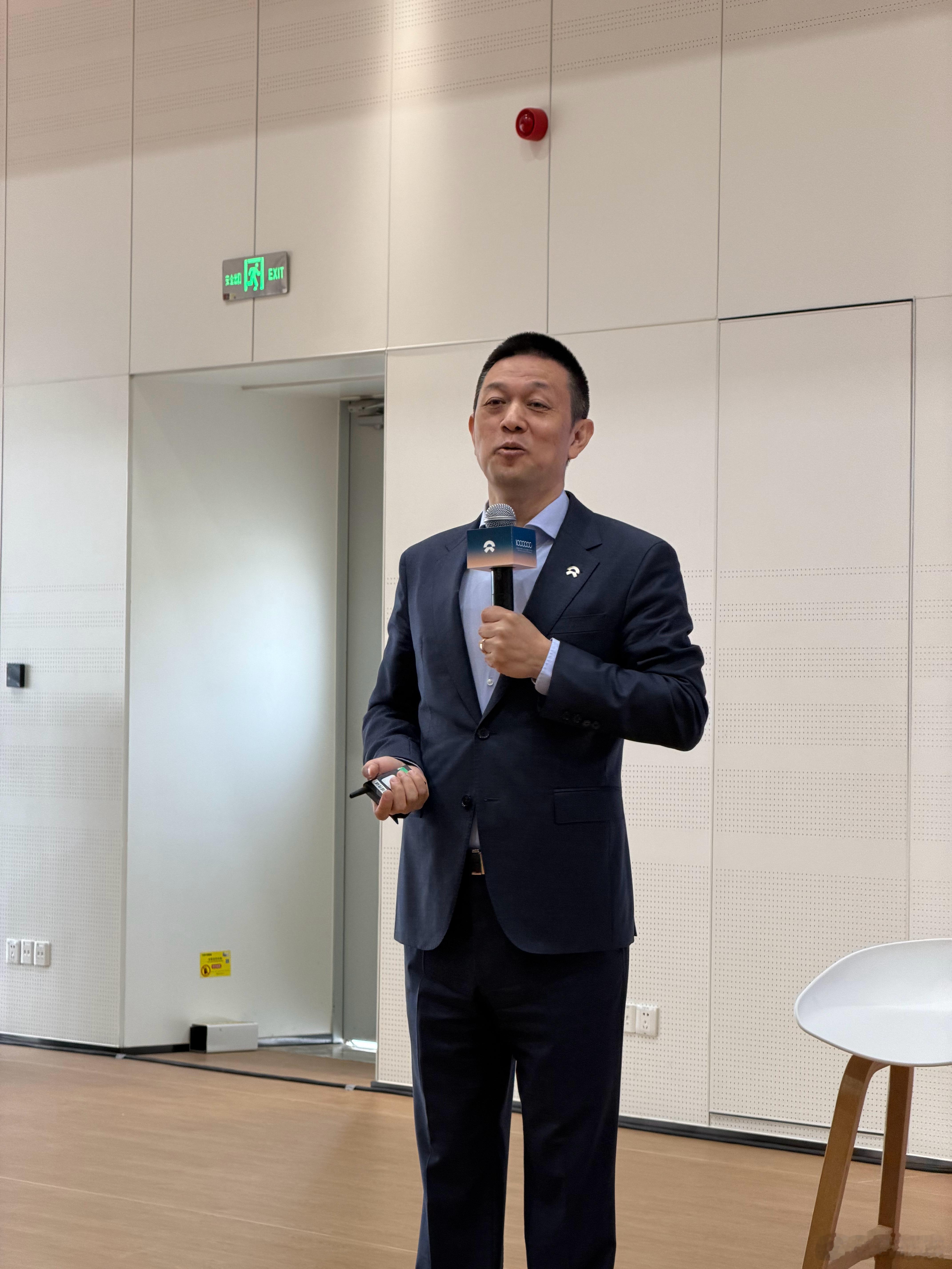 李斌预测2030年新能源渗透率会超90%，其中80%是纯电。而蔚来不会