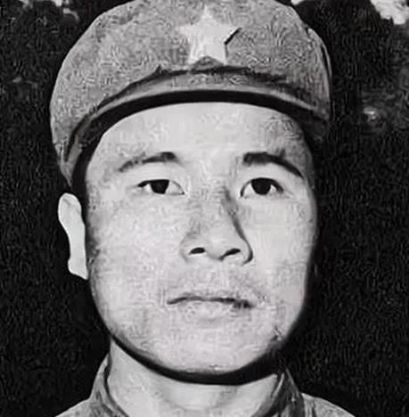 1979年中越边境战争期间，一个叫黄招强的班长带着伤员小队撤退，途中，他下意识喊