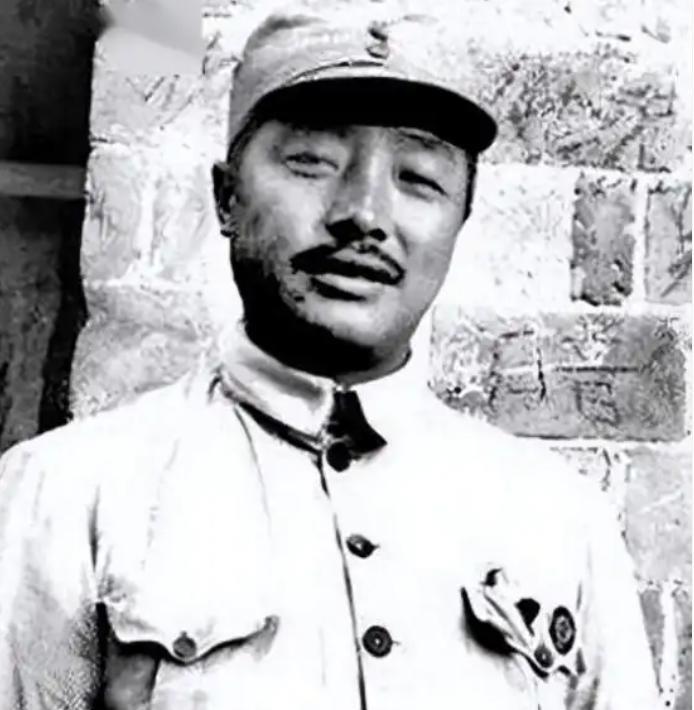 1936年7月，红二方面军进入松潘草地，没有吃的，贺龙突然提出钓鱼吃，众人差点惊