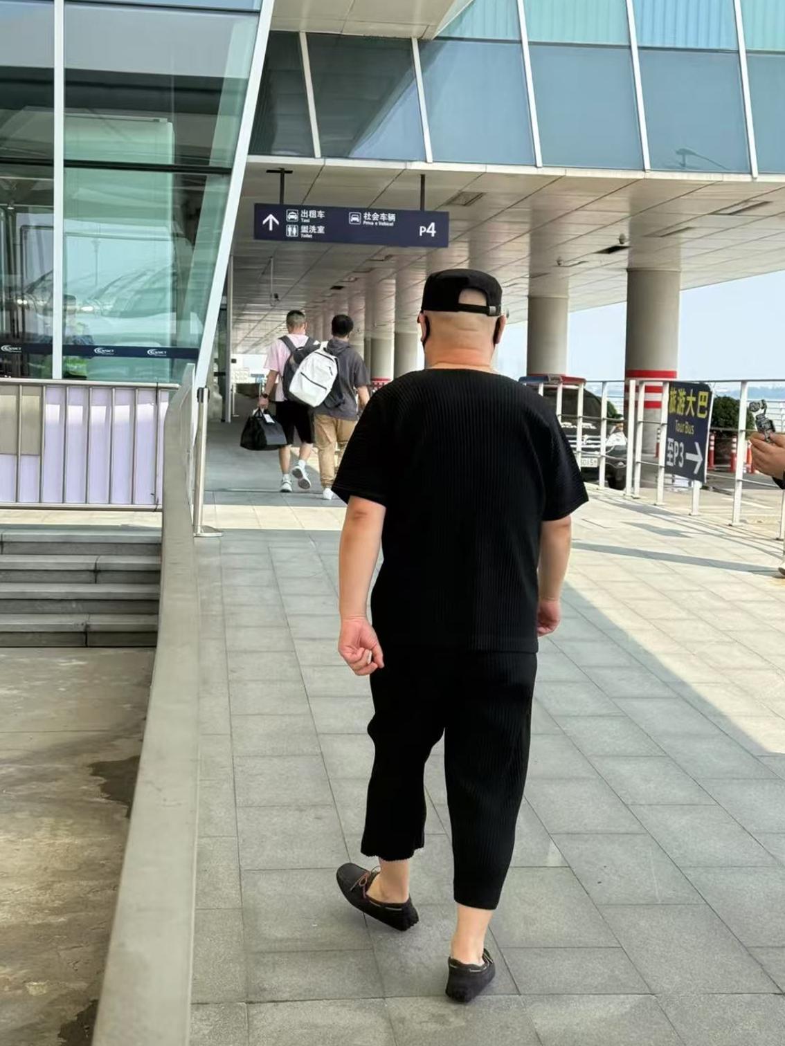 刚刚！郭德纲、于谦、郭汾阳等出现在上海某港口的照片被晒。根据时间安排，郭德纲、于