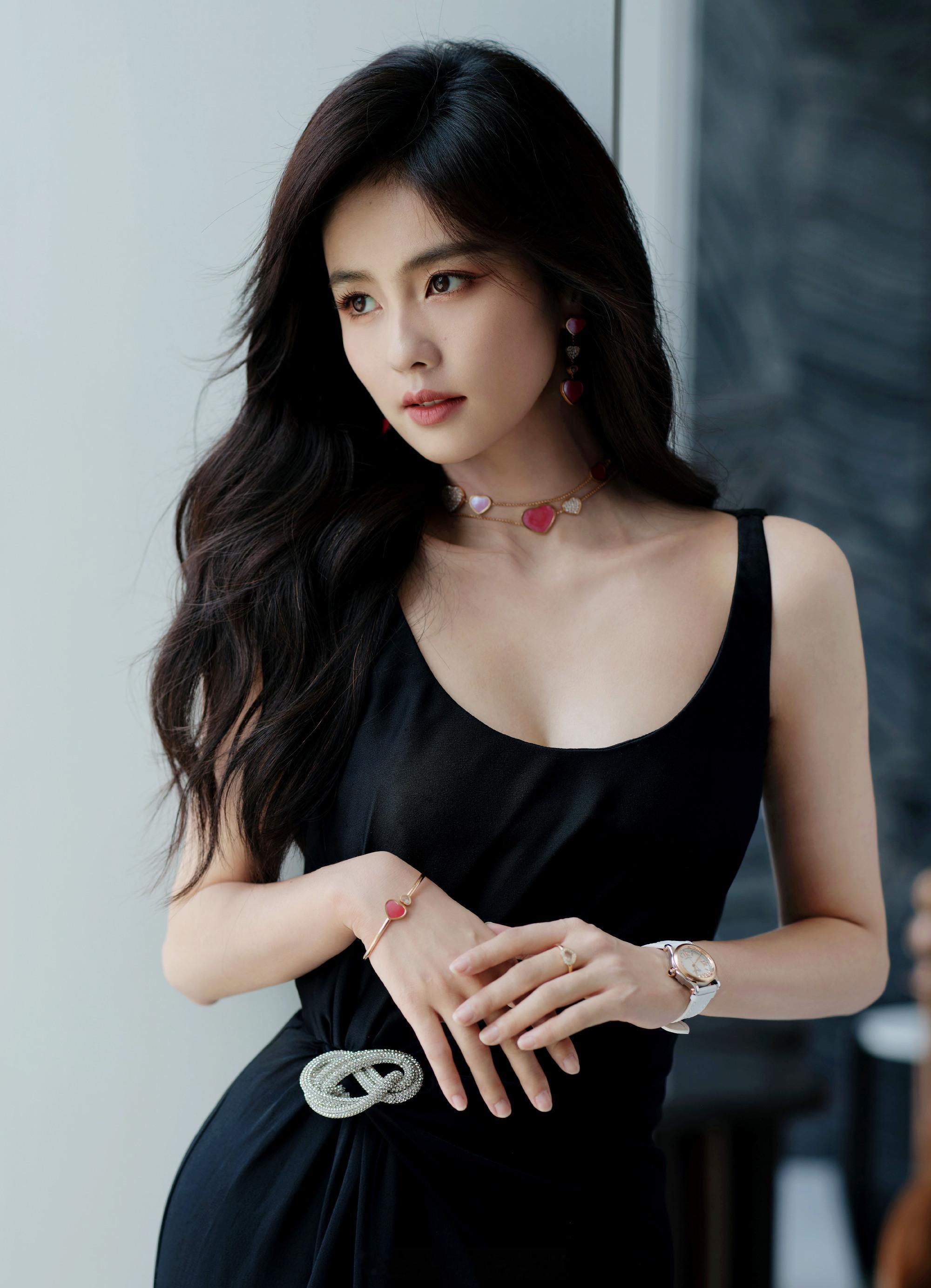 白鹿品牌造型穿搭