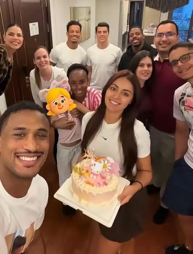 米内罗到申花来到底是干什么的，足球球上很少能看到他，各种各样的活动中游乐场所中到