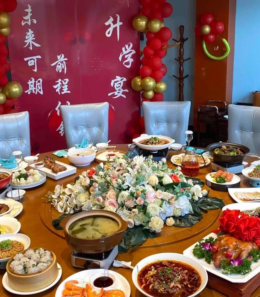 如今的升学宴浮夸到什么程度？中午去参加了一场升学宴，18桌，每桌的菜品不少，还
