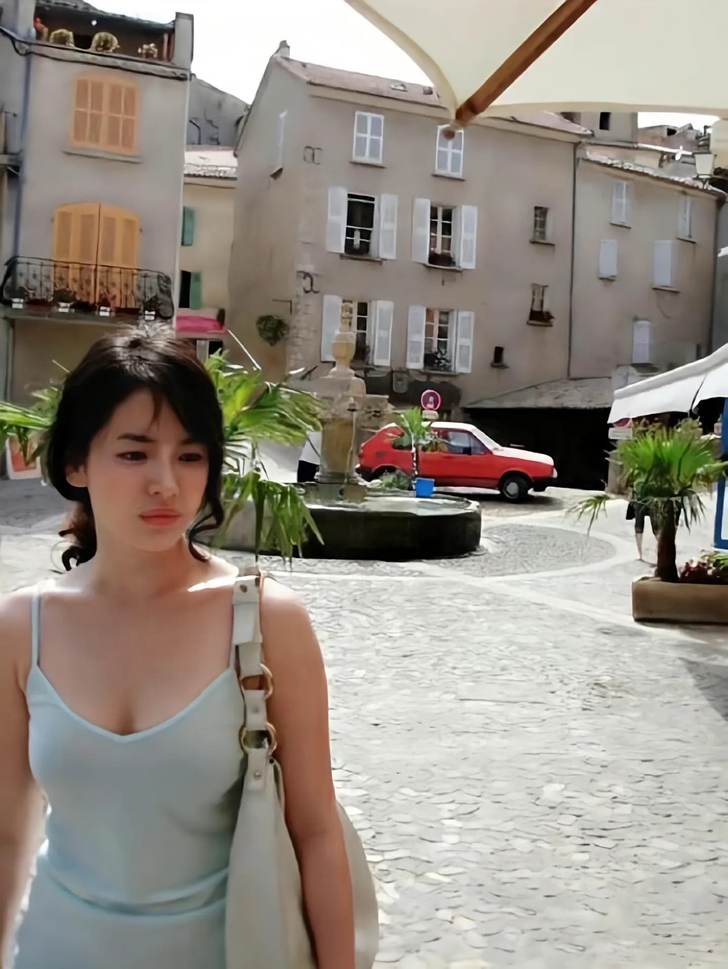 宋慧乔少女身材我去她真的不会变老吗，现在的状态都有早期那味儿了，环视浪漫满屋了，