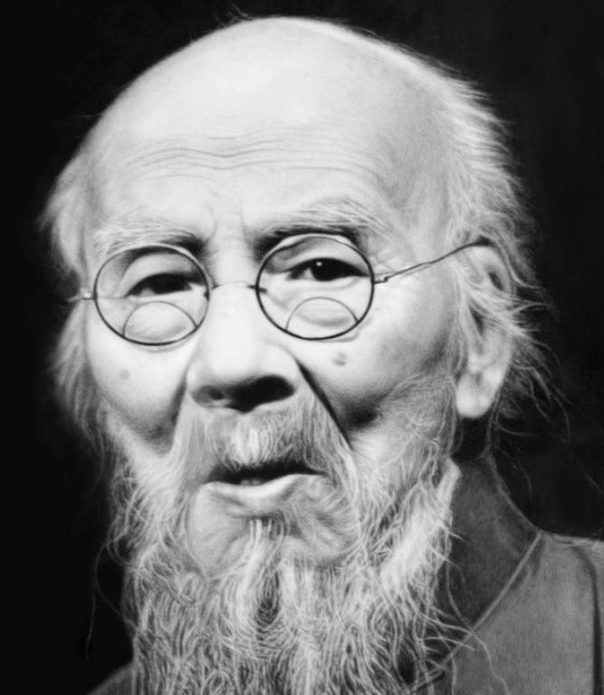 齐白石赠送毛主席对联时因写错一个字而十分慌乱，张伯驹却认为此错字极具艺术价值，究