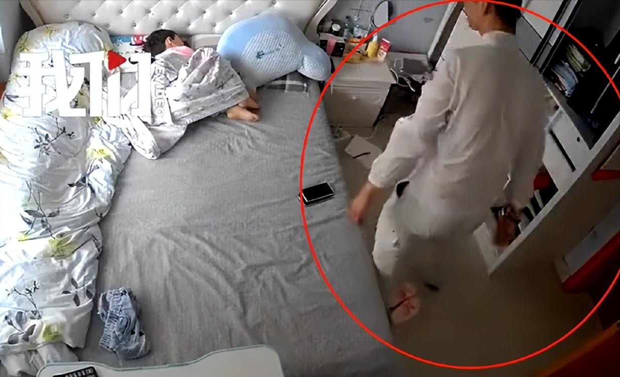 “这屋里没这个人，你大概是找错门了。”试想一下，推开自家卧室的门，赫然发现一个大