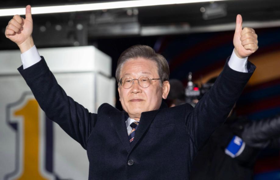 外媒问韩国总统李在明：若中国武统台湾，你会不会出手？李在明笑着回答：那是人家的家