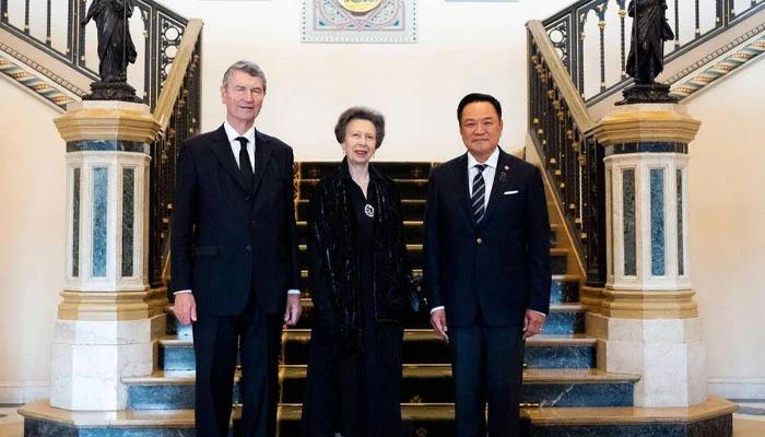 76岁安妮公主时隔40年再访泰国！见完总理马上“变天”？今天这条消息，表面看是