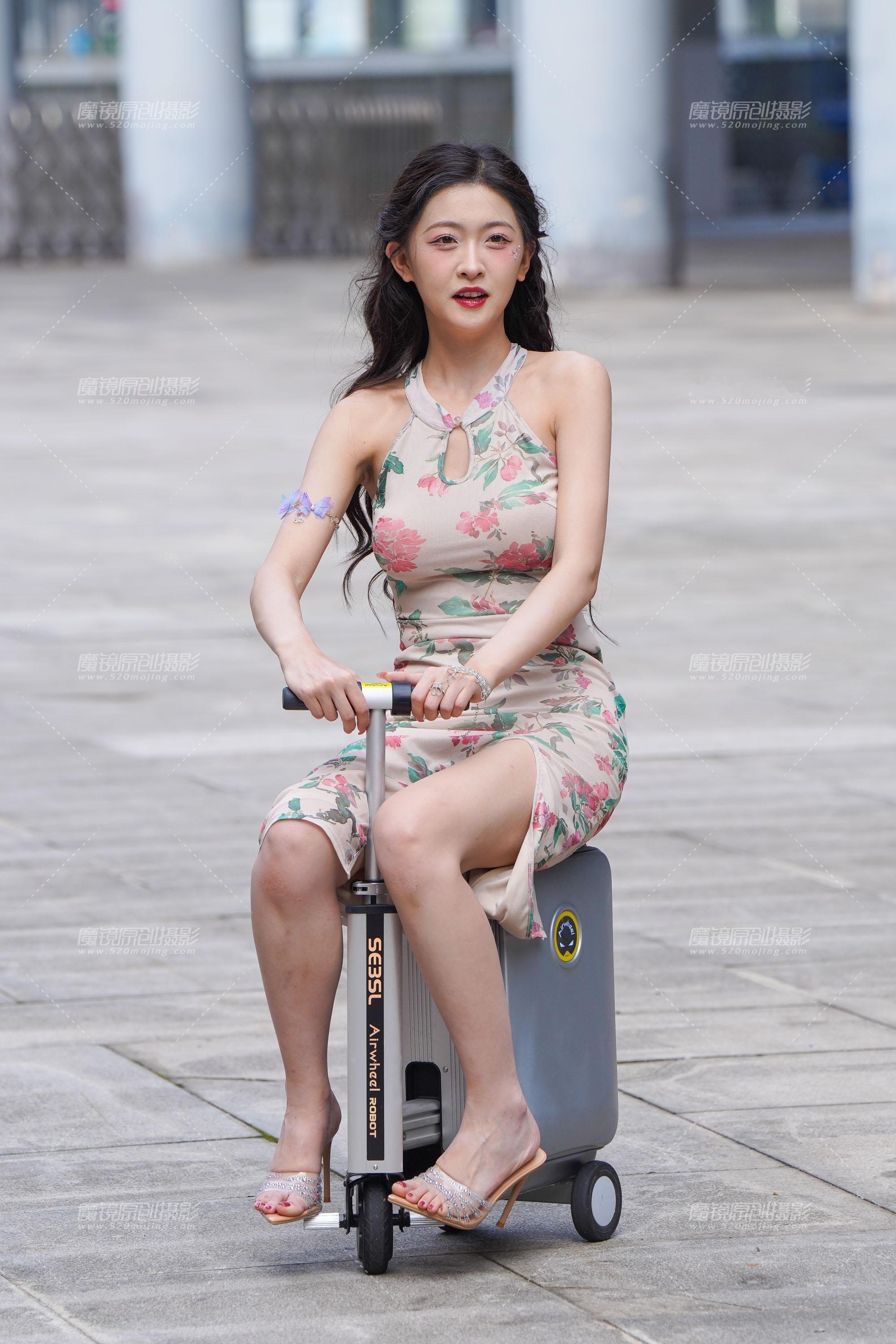 碎花连衣裙