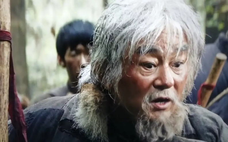 看了《归队》后，我觉得“人为财死，鸟为食亡”这句话，说的是太对了。李洪涛在《
