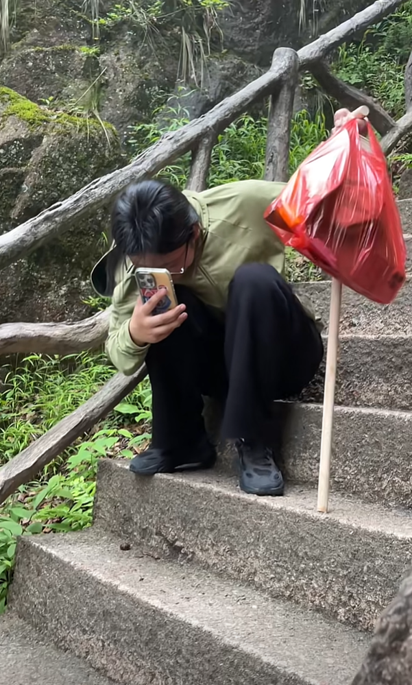 一句青春没有售价，我从山上抖到山下[裂开][裂开][裂开]