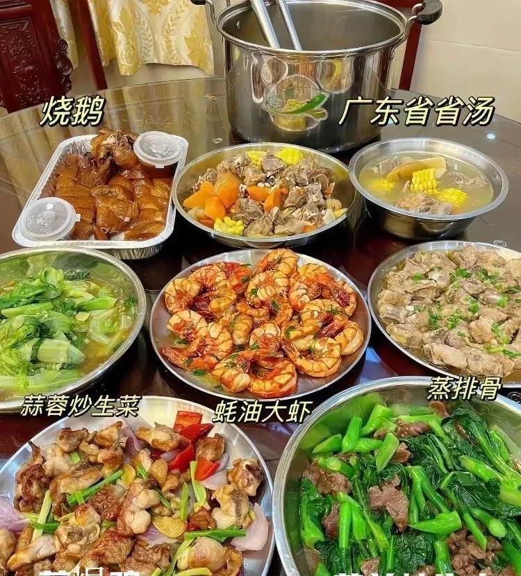 广东人一家六口日常家常菜，荤素营养搭配，重要的是有汤、不辣！吃辣省份肯定说：太