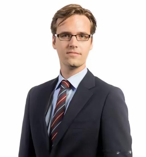 荷兰进一步收紧了对华芯片设备出口管制，和美国、日本形成协同限制。大家常说的23项