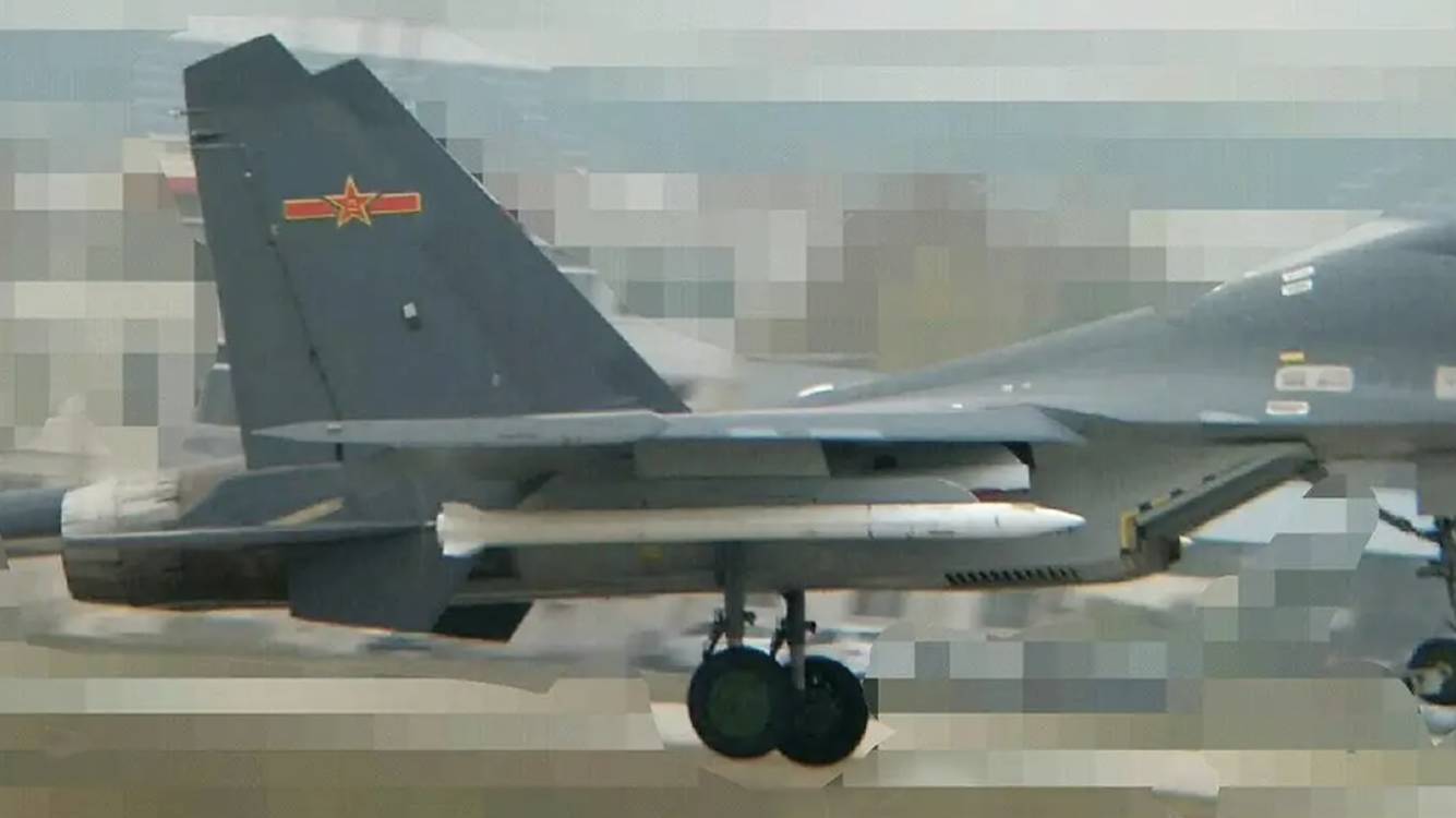 疑似新一代空空导弹性能曝光，配可变推力发动机、射程相比霹雳-15提升50%以上！