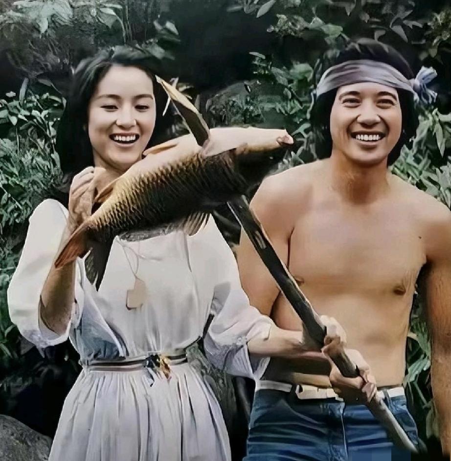 林青霞和秦汉、秦祥林曾经相爱过，遗憾的是她和两位大帅哥都没修成正果。后来，她嫁