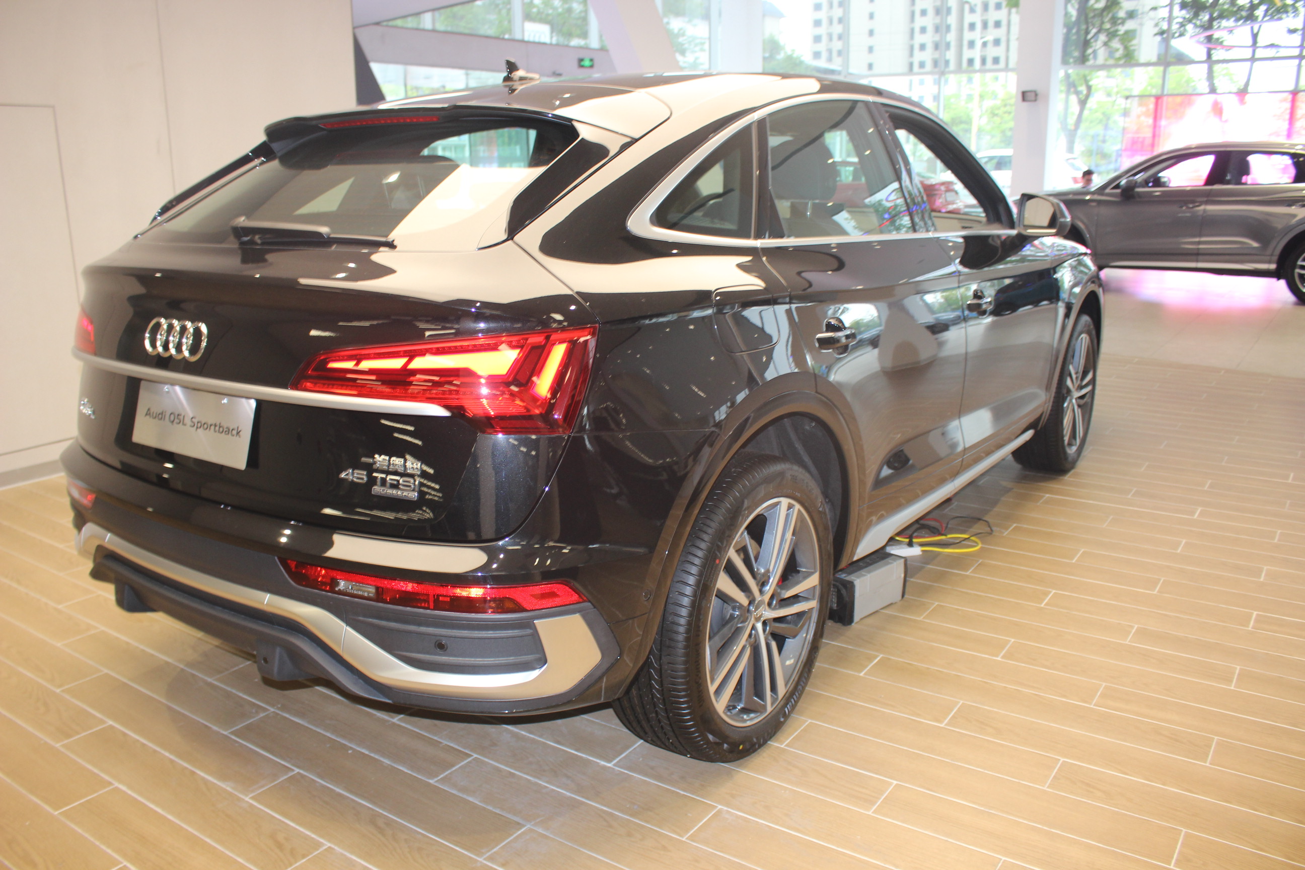 2023款奥迪q5l改款谍照,2023全新奥迪Q5L三屏 2021款奥迪q5lsportback实拍造型动感配20t价格缩水