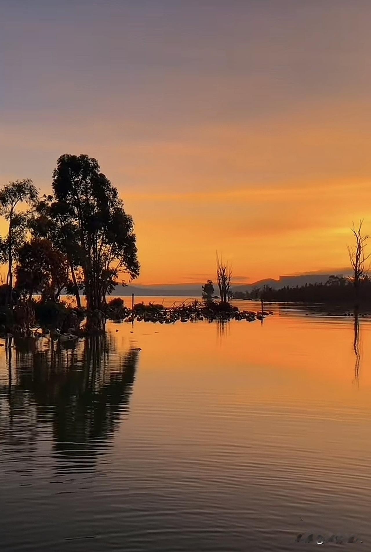 新思维：现在的年轻人，身在福中不知福。有些年轻人抱怨“生活压力大，活着不容易