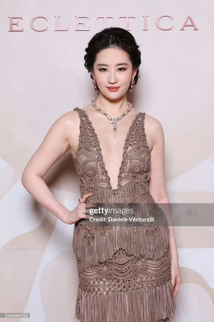 神仙姐姐g社生图，你就说美不美吧刘亦菲流苏深V