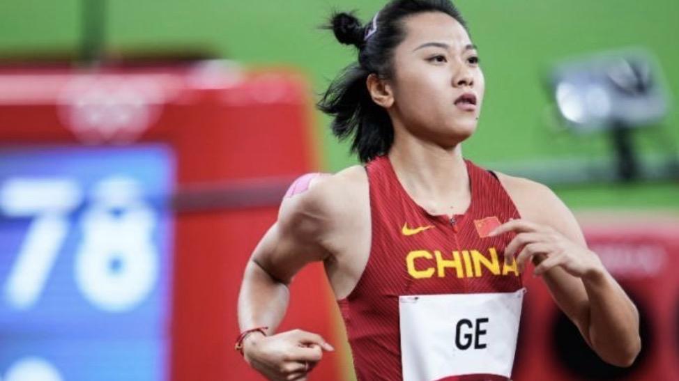 中国田径队的遗憾惊现了中国短跑名将葛曼棋在名古屋亚运会100米小组赛中，原