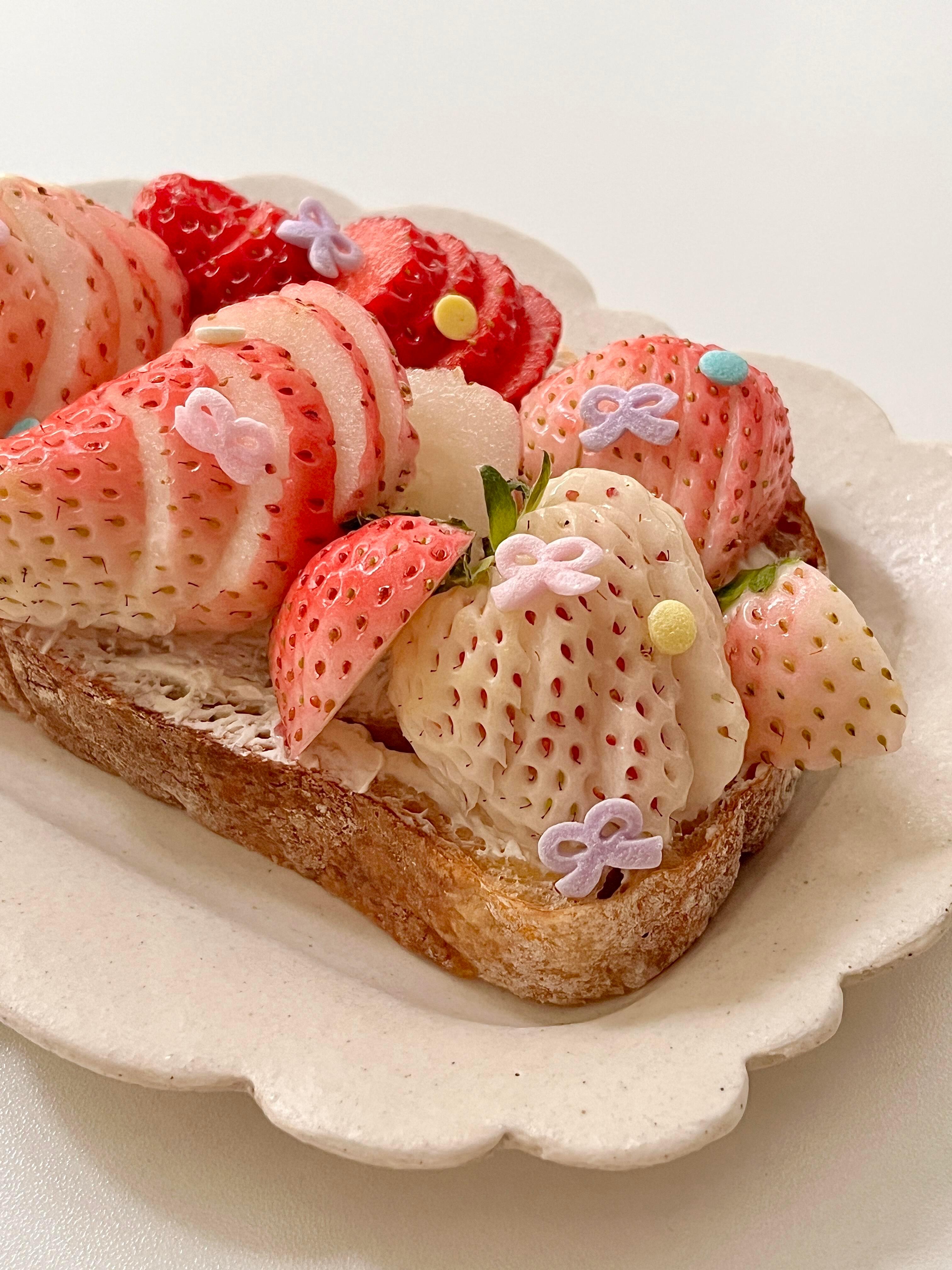 精致下午茶☕草莓拿铁咖啡🍓🤍