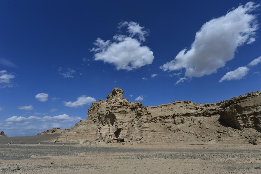 大西北最容易被忽略的宝藏小城——德令哈走青甘大环线，90%的人都把德令哈当过夜