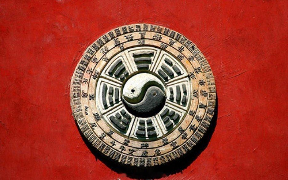 在命理学中，七杀是十神之一，又被称为偏官。古人认为，二阳相克或二阴相克，就像两个