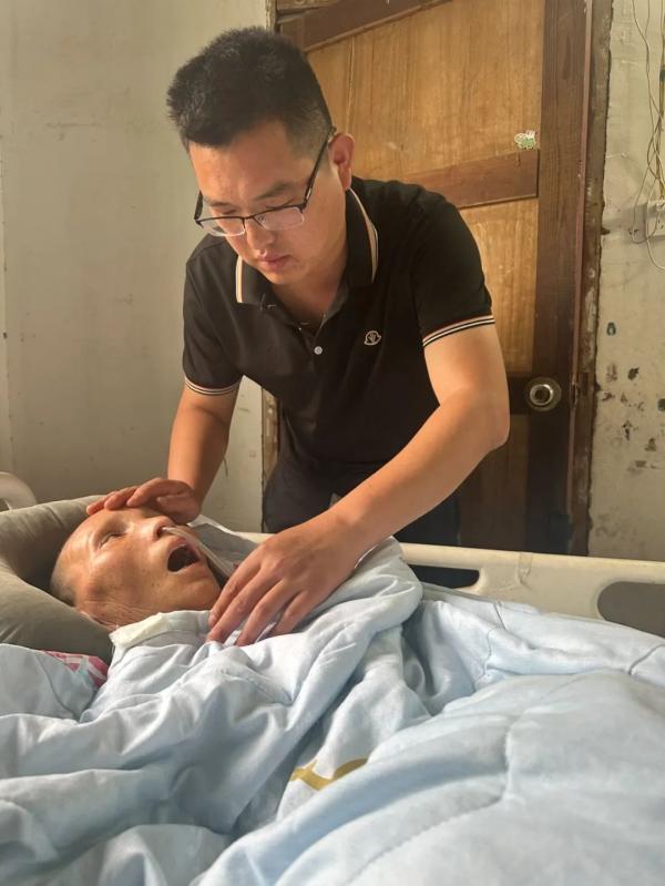 “这样的男人太少了！”河南驻马店，一35岁男子家中接连遭遇变故——大哥病逝后嫂子